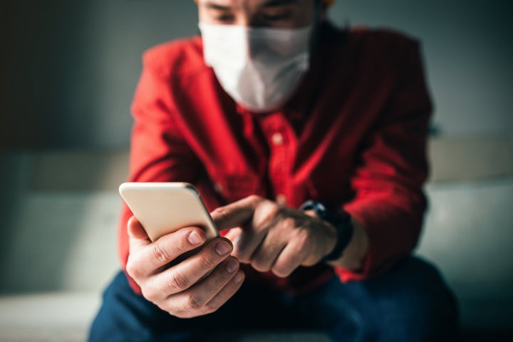 Researchers at CSIRO found that at 20 degrees Celsius the SARS-COV-2 virus remained infectious for 28 days on smooth surfaces such as plastic banknotes and glass found on mobile phone screens.