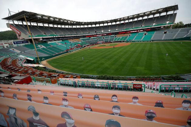 On May 5, a photo of fans printed as a poster at Munhak Stadium where Korean professional baseball SK Wyverns and Hanwha Eagles were held, replaced the royal audience.