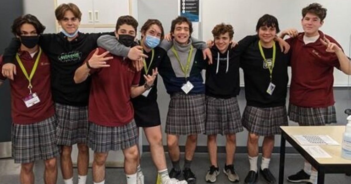 男子生徒がスカートで登校 何が起こった 制服への抗議運動が カナダの高校生の間で広がる ハフポスト 男子生徒がスカートで登校 何が起こった 制服への抗議運動が カナダの高校生の間で広がる ハフポスト