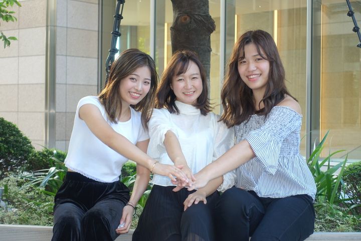 卒アル上書きプロジェクトメンバーの、阿部洋子さん、小野万優子さん、伴ちひろさん（左から）。
