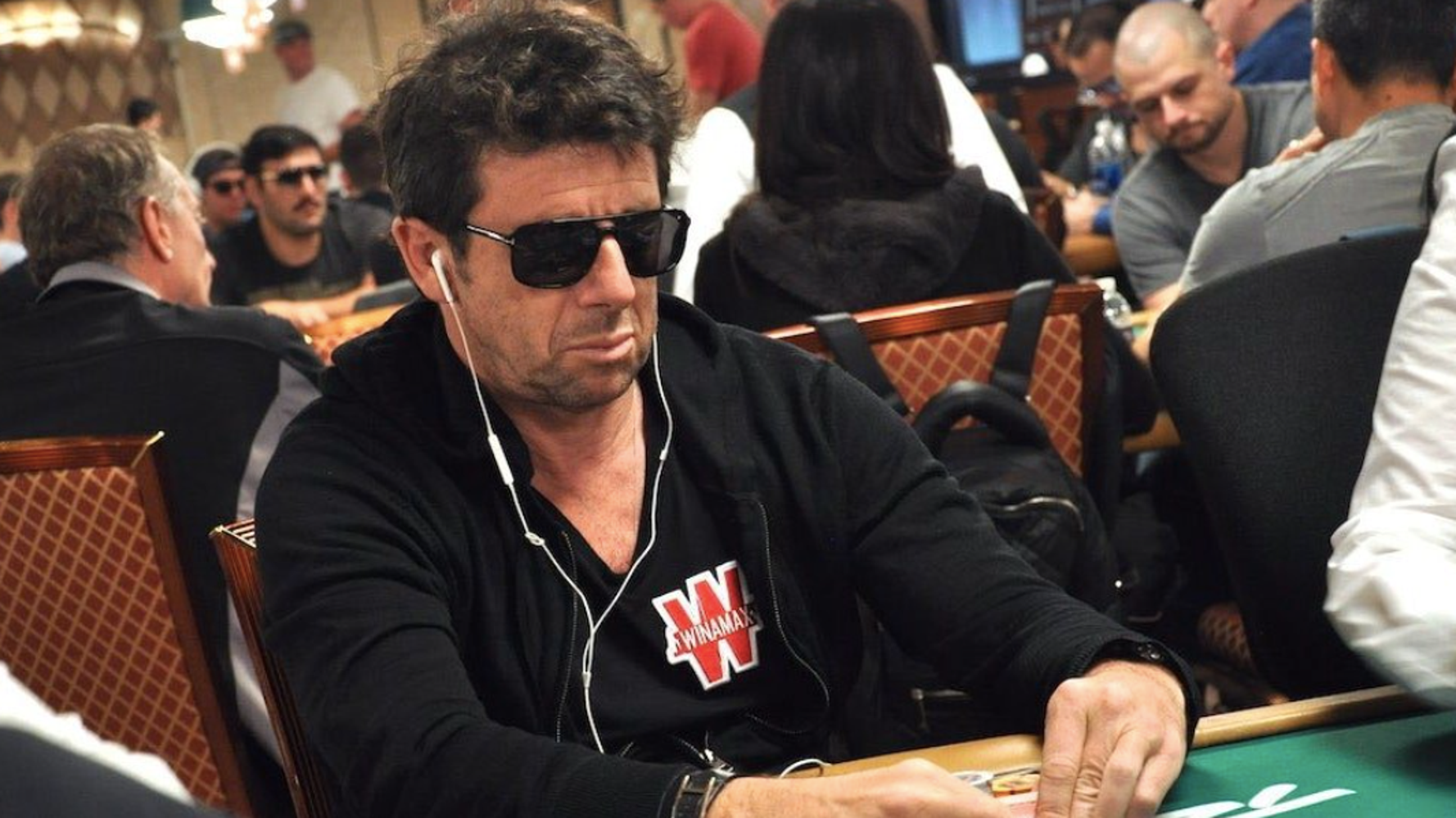 Cette Photo De Patrick Bruel Jouant Au Poker Vaut Le Detournement Le Huffpost Cette Photo De Patrick Bruel Jouant Au Poker Vaut Le Detournement Le Huffpost