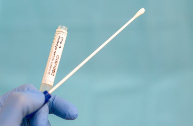 La truffa dei vaccini in Toscana: chiamano gli anziani proponendo l La truffa dei vaccini in Toscana: chiamano gli anziani proponendo l