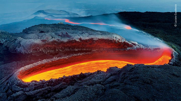 イタリア・エトナ火山の溶岩