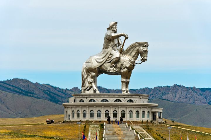 To άγαλμα, ύψους σχεδόν 40μ, του Τζένγκις Χαν στη Μογγολία