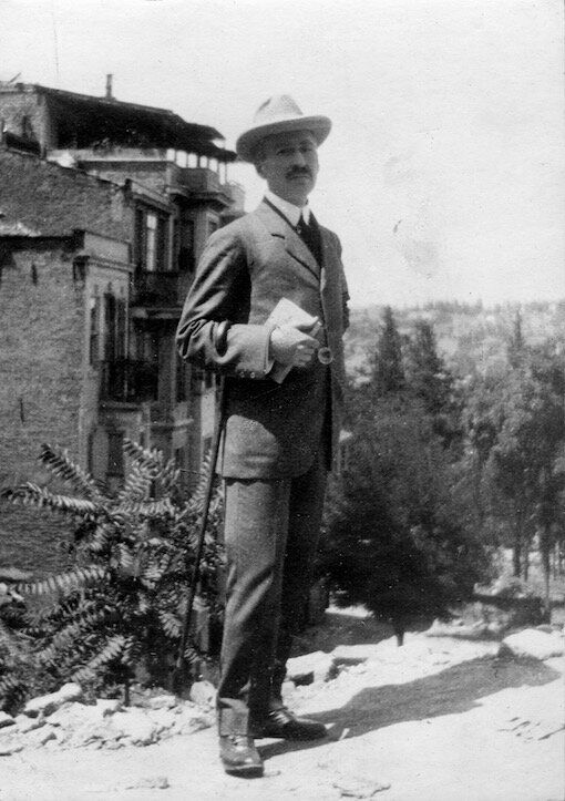 Ο Δραγούμης την εποχή που υπηρετούσε στην Πρεσβεία της Κωνσταντινούπολης, 1908 περίπου.