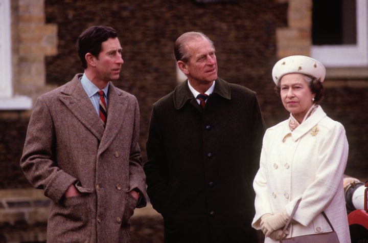 En Sandringham en enero de 1988 junto a sus padres, el duque de Edimburgo y la reina Isabel II.