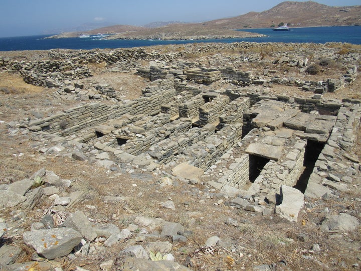 Υπόγειο ταφικό οικοδόμημα (columbarium) στην δηλιακή νεκρόπολη της Ρήνειας. 