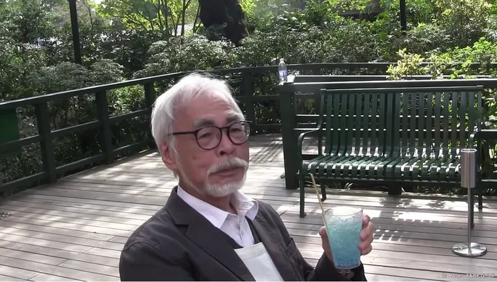 宮崎駿さん、ジブリ美術館のYouTubeに登場。クリームソーダを飲む姿に