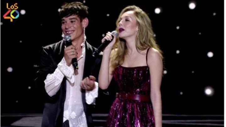 César Vicente y Ester Expósito, en Los 40 Music Awards 2019.