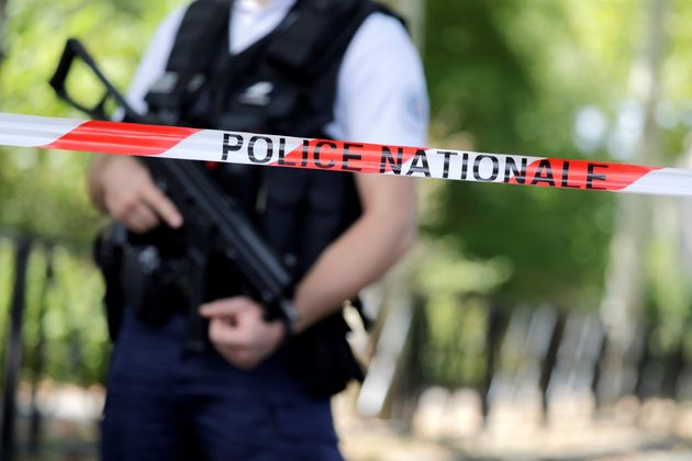 Un homme décapité dans les Yvelines, le parquet antiterroriste chargé de l’enquête . 5f89ccd0290000ff00c6a1dc