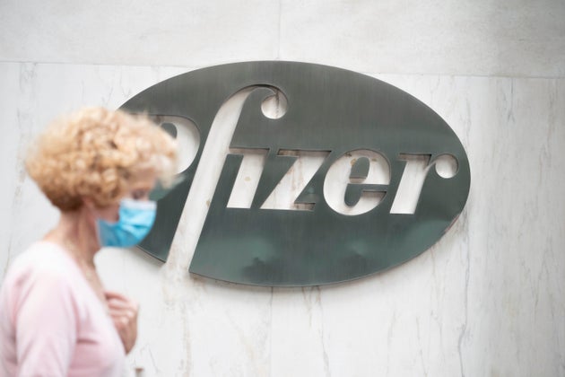 Photo by: John Nacion / STAR MAX / IPx 2020 A view of people passing the Pfizer logo at their New York headquarters ...