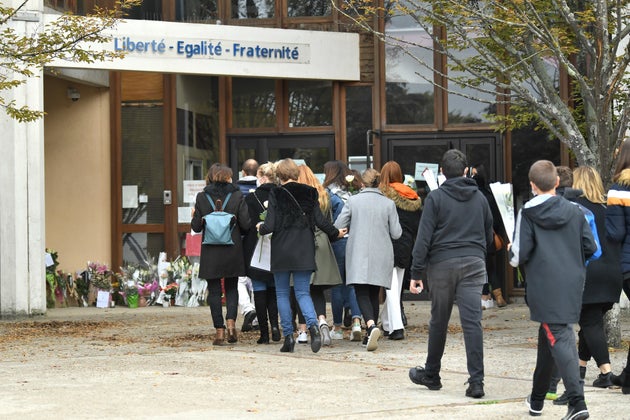 Samuel Paty Un Prof A Fond Dans Son Metier Decapite Pour Avoir Montre Des Caricatures Le Huffpost