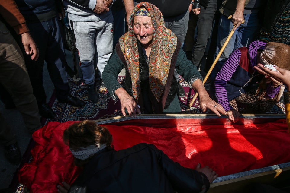 Πώς να πεις αντίο σε κάποιον που αγαπάς. Γκαντζά, Αζερμπαϊτζάν.