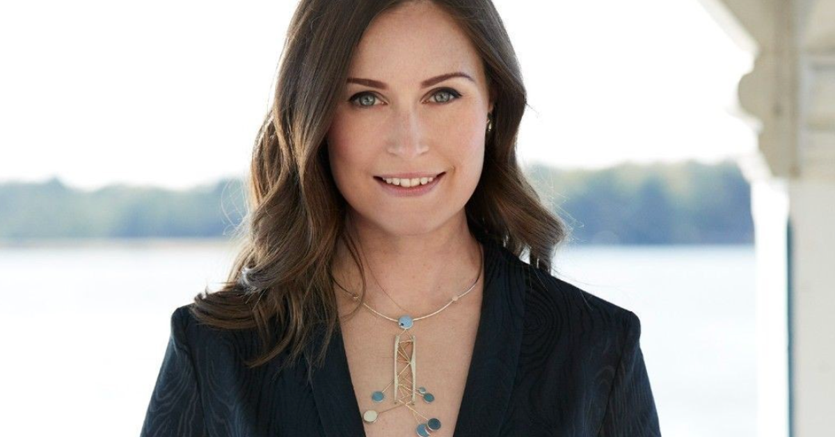 シャツ無しブレザー1枚 フィンランド首相 ファッション誌の写真が 不適切 などと論争に ハフポスト シャツ無しブレザー1枚 フィンランド首相 ファッション誌の写真が 不適切 などと論争に ハフポスト