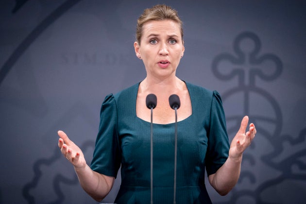 Mette Frederiksen, en agosto, dando una rueda de prensa sobre
