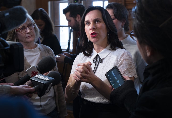 La mairesse de Montréal répond à des journalistes lors d’une conférence de presse à Montréal, le 20 mars 2019.