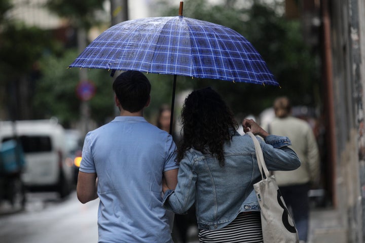 Βροχή στο κέντρο της Αθήνας 