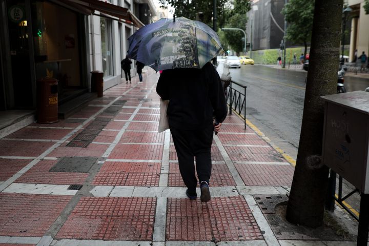 Βροχή στο κέντρο της Αθήνας 