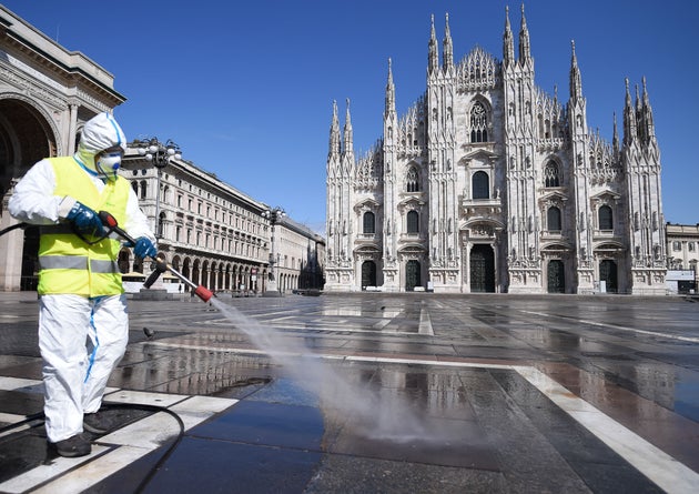 Record di contagi Covid in Lombardia: superata quota 4.000 in un giorno Record di contagi Covid in Lombardia: superata quota 4.000 in un giorno