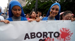 O que é a declaração antiaborto que Brasil e EUA articulam e qual seu impacto