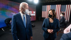 Detienen a un hombre por amenazar de muerte a Biden, Harris y a los votantes