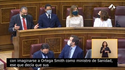 El aspaviento de Ortega Smith en el escaño tras recordarle Podemos su polémica de los 