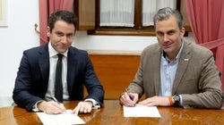 El PP de Andalucía tuitea contra Vox y luego borra el mensaje: el motivo lo ves en la