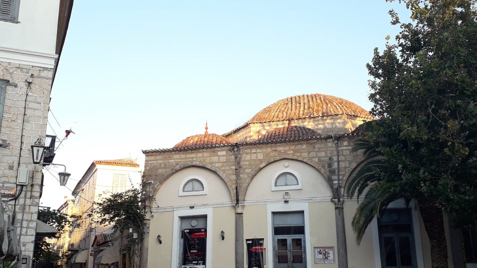 7. Το Τριανόν στην ανατολική πλευρά της Πλατείας Συντάγματος