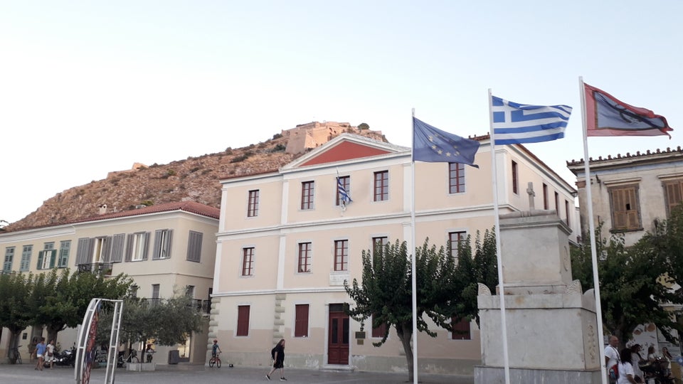 12. Το 1ο Γυμνάσιο του Όθωνα, σήμερα το Δημαρχείο της πόλης