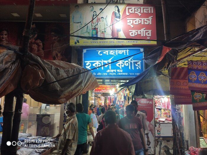 People at the Behala Hawker's Corner Market in Kolkata