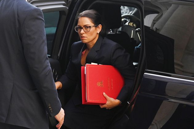 Il ministro dell'Interno britannico Priti Patel arriva per una riunione di gabinetto all'FCO a Londra, in Gran Bretagna, a settembre ...