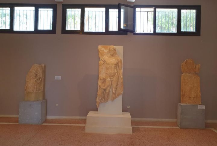 Στην έκθεση του Αρχαιολογικού Μουσείου της Τήνου επιτύμβια στήλη από την ανασκαφή στο Ξώμπουργο