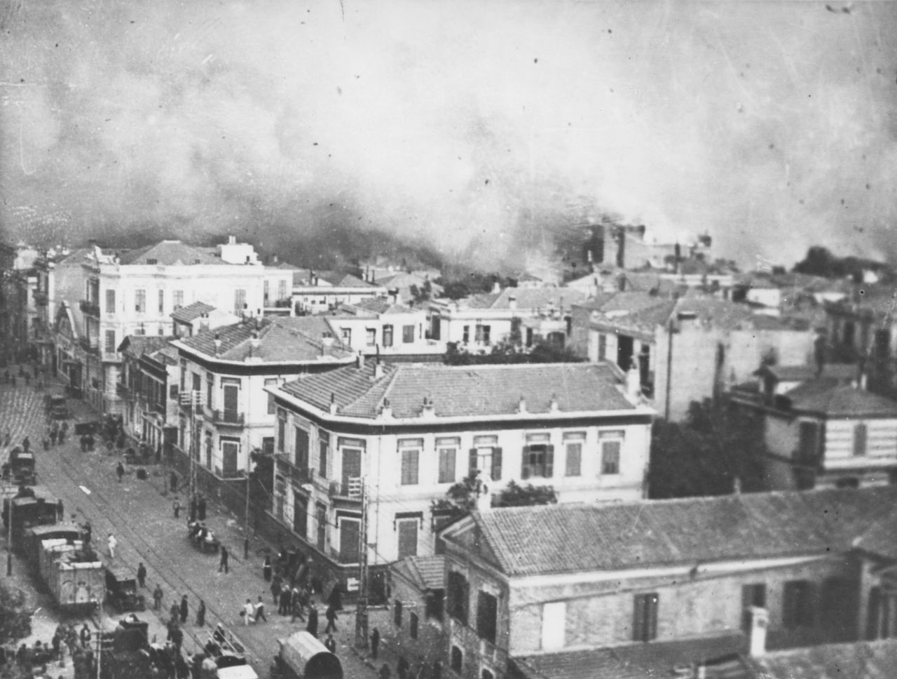 Η πυρκαγιά της Θεσσαλονίκης Αύγουστος του 1917. (Photo by: Robert Hunt/Windmill Books/Universal Images Group via Getty Images)