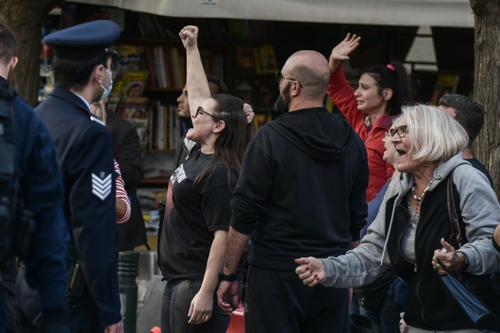 Μεταφορά από την ΓΑΔΑ των καταδικασθέντων της Χρυσής Αυγής, την Παρασκευή 23 Οκτωβρίου 2020. Συγγενείς των μελών της οργάνωσης μεταξύ των οποίων και η Ουρανία Μιχαλολιάκου (EUROKINISSI/ΤΑΤΙΑΝΑ ΜΠΟΛΑΡΗ)