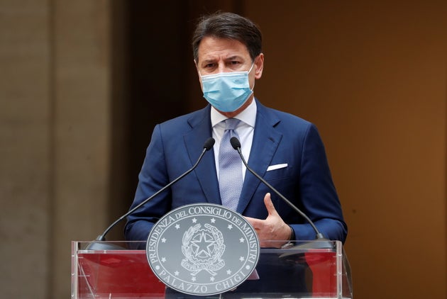 Conte Annuncia Le Misure Del Dpcm Va Evitato Un Lockdown A Natale L Huffpost