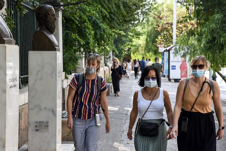 Μάσκες παντού στην Αθήνα 