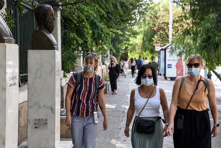 Μάσκες παντού στην Αθήνα 