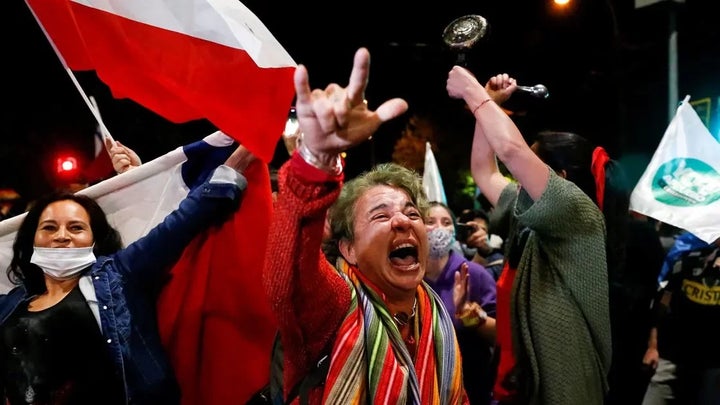 Chile vota 'SÍ' a reformar la Constitución del país.