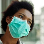 Non, la COVID-19 n'est pas moins pire que la grippe ou le