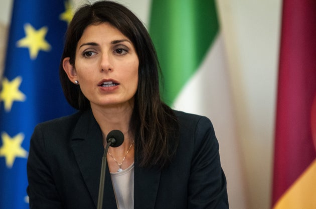 Virginia Raggi: "I Casamonica pianificavano un attentato contro di me e la mia famiglia" Virginia Raggi: "I Casamonica pianificavano un attentato contro di me e la mia famiglia"