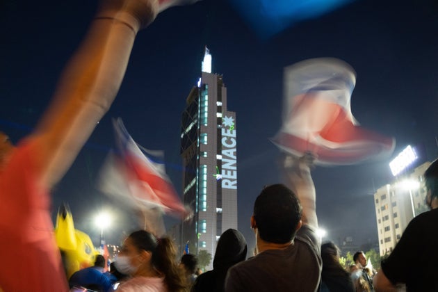 Chile vota por descartar Constituição da era Pinochet e abre caminho para novo