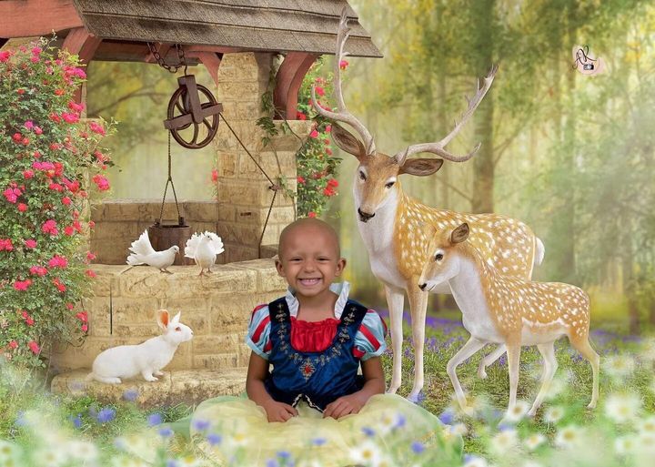 Arianna Taft, une fillette de 5 ans qui lutte contre le cancer, habillée en Blanche-Neige pour une séance photo ayant pour thème les princesses Disney.
