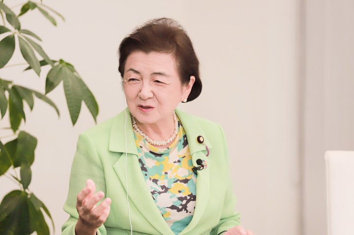 嘉田由紀子さん：参議院議員。滋賀県知事を2006年から2期つとめ、公共事業の見直しによる財政再建をはかり同時に教育・子育て・地域振興に注力。著書に『命をつなぐ政治を求めて』他。滋賀県知事時代に、治水対策に熱心に取り組み「ながす」「ためる」「とどめる」「そなえる」の４つの多重防護による流域治水対策条例を制定。