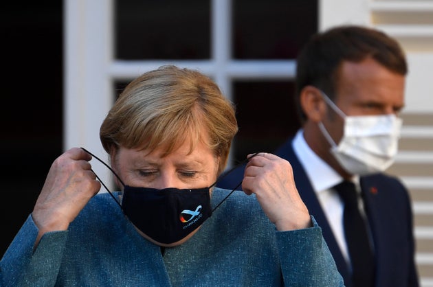 Chanceler Angela Merkel e presidente Emanuel Macron apertaram as regras sanitárias em seus países...