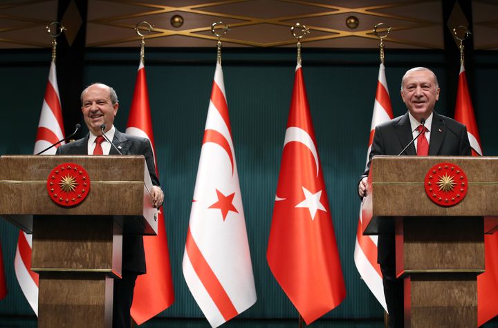 Ο Ερντογάν μαζί με τον νέο ηγέτη του ψευδοκράτους Ερσίν Τατάρ