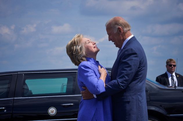 Hillary Clinton, ici avec Joe Biden en août 2016, a annoncé qu'elle était grande ...