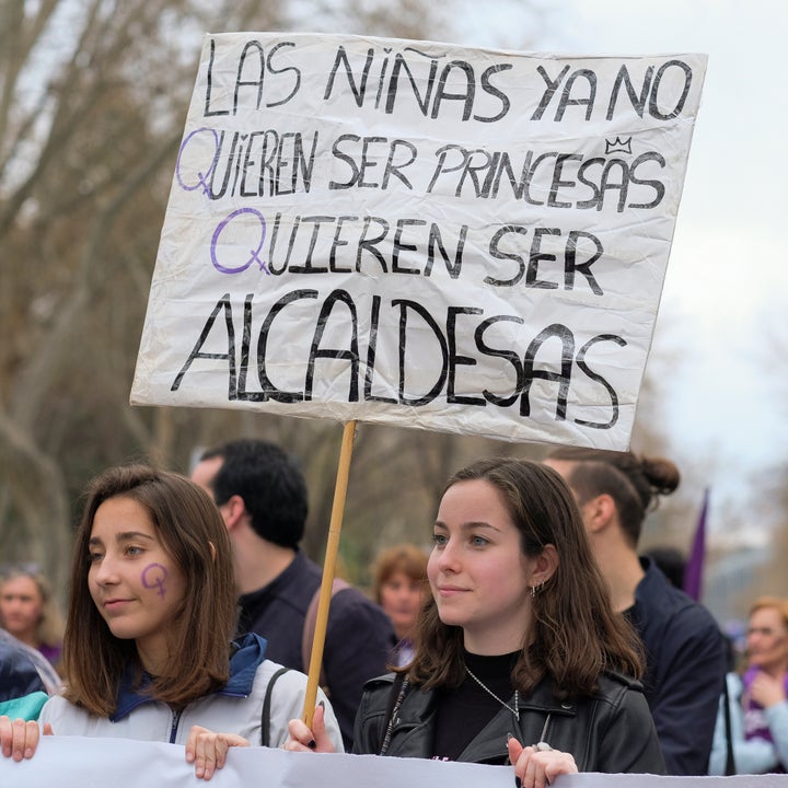 Manifestación del 8 de marzo. "Las niñas ya no quieren ser princesas, quieren ser alcaldesas".