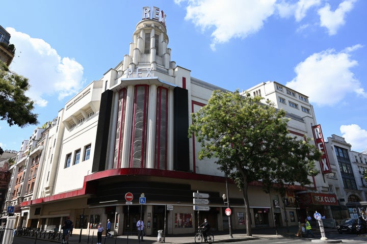 Εξωτερική άποψη του κινηματογράφου 'Le Grand Rex' στο Παρίσι. 