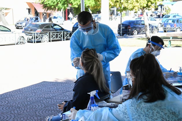 Τεράστιες ουρές για rapid tests στη Θεσσαλονίκη – Πόσα βγήκαν