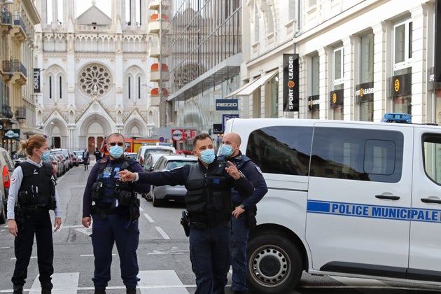 Dalla Turchia "ferma condanna" degli attentati in Francia Dalla Turchia "ferma condanna" degli attentati in Francia